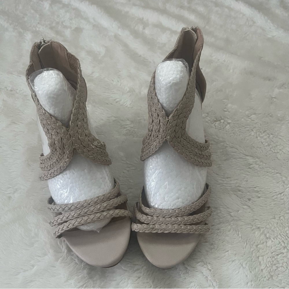 Report Leila Nude/Tan Braided strap Wedge Sandals size 8